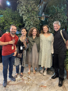 De izquierda a derecha: Santiago Toral, Natalia García Freire, María Paulina Briones, Andrea Crespo y Raúl Vallejo, durante el Encuentro de Literatura Independiente.