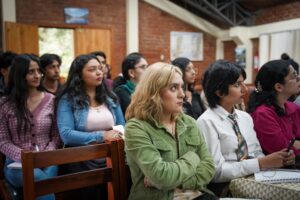 La clase fue ofrecida a estudiantes de la carrera de docencia en Lengua y Literatura de la Universidad Nacional de Loja.
