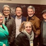 El 6 de junio de 2025, en Cosa Nostra Trattoria, en Quito: Siomara España, Carolina Andrade, Marcelo Báez, María Paulina Briones, Raúl Vallejo y Raúl Serrano, para celebrar la presentación de «A orillas de un relato», de Carolina.