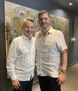 Con el alcalde de Guayaquil, Aquiles Álvarez Henriques, que presidió el acto de premiación.